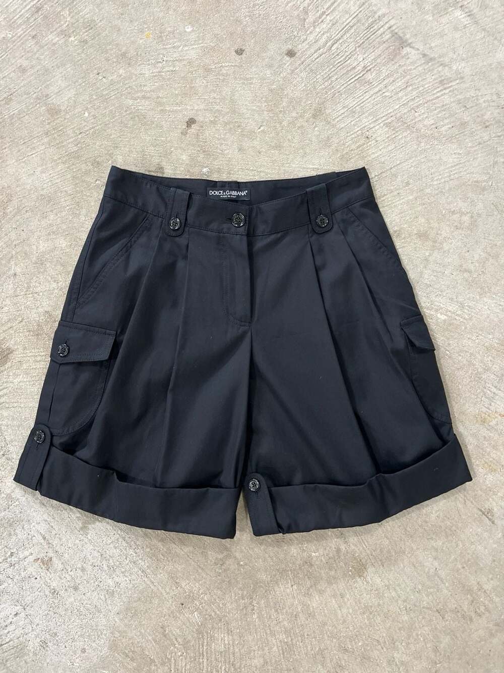 Vintage Archive Dolce & Gabbana D&G Black Cargo Shorts pleated Italy 27 Waist
